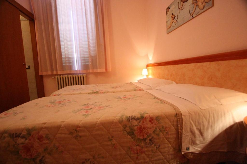 Hotel Venezia Montecatini Terme Bilik gambar